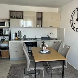 apartment-salov-trogir-21220.hotels-in-trogir.com/